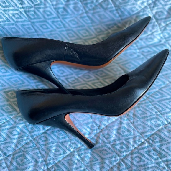 Givenchy Classic Black Heels - Picture 4 of 4